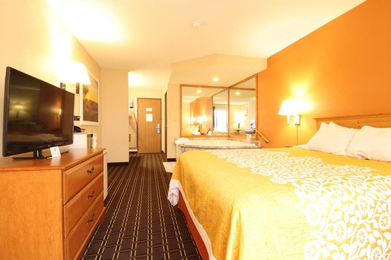 Days Inn By Wyndham Black River Falls - Access To Atv Trail Exterior foto