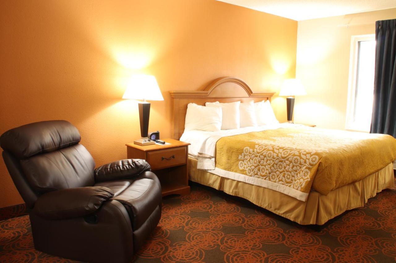 Days Inn By Wyndham Black River Falls - Access To Atv Trail Exterior foto