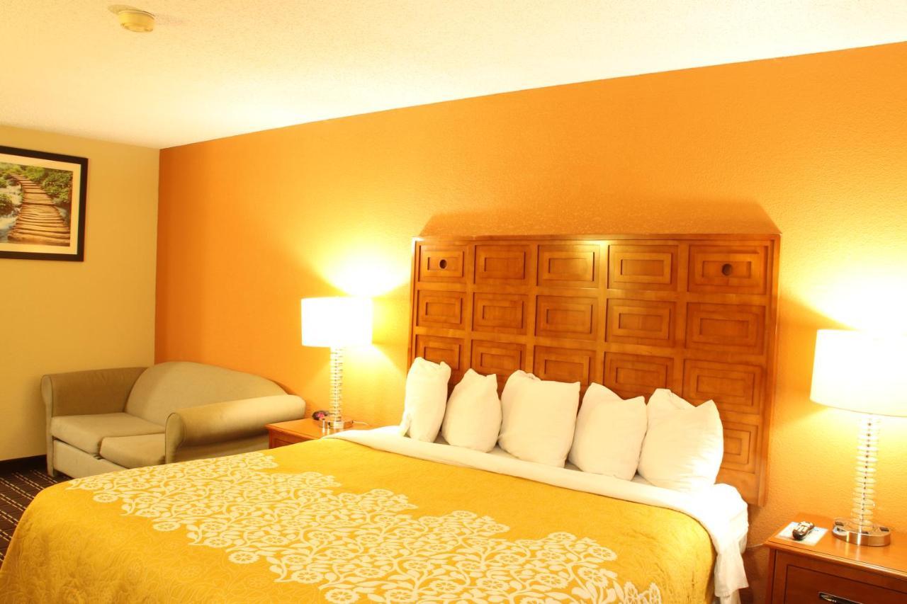 Days Inn By Wyndham Black River Falls - Access To Atv Trail Exterior foto