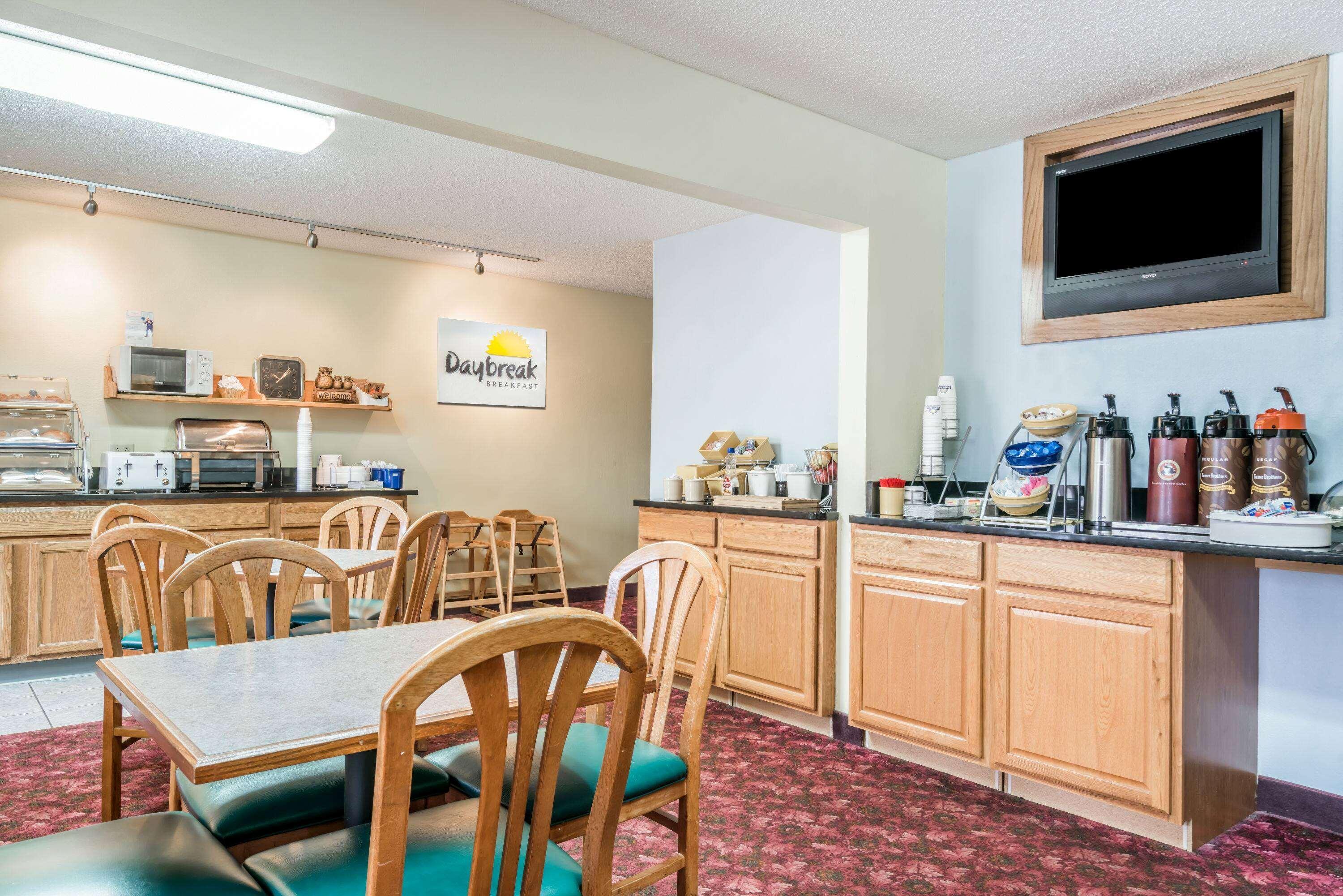 Days Inn By Wyndham Black River Falls - Access To Atv Trail Exterior foto